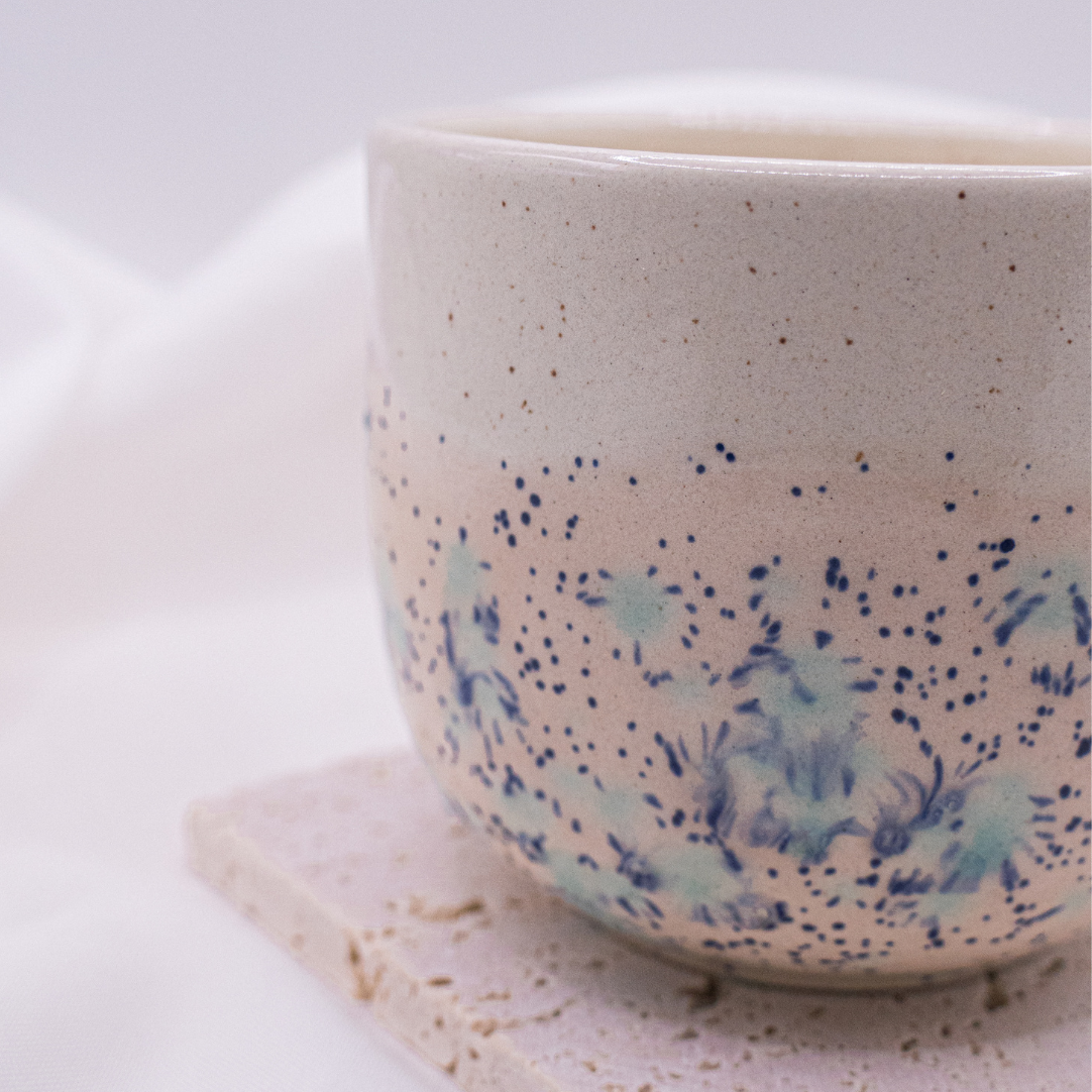 Tasse Sprenkel rosa/beige/hellblau handbemalt - unregelmäßige Punkte Keramikbecher Sprenkel