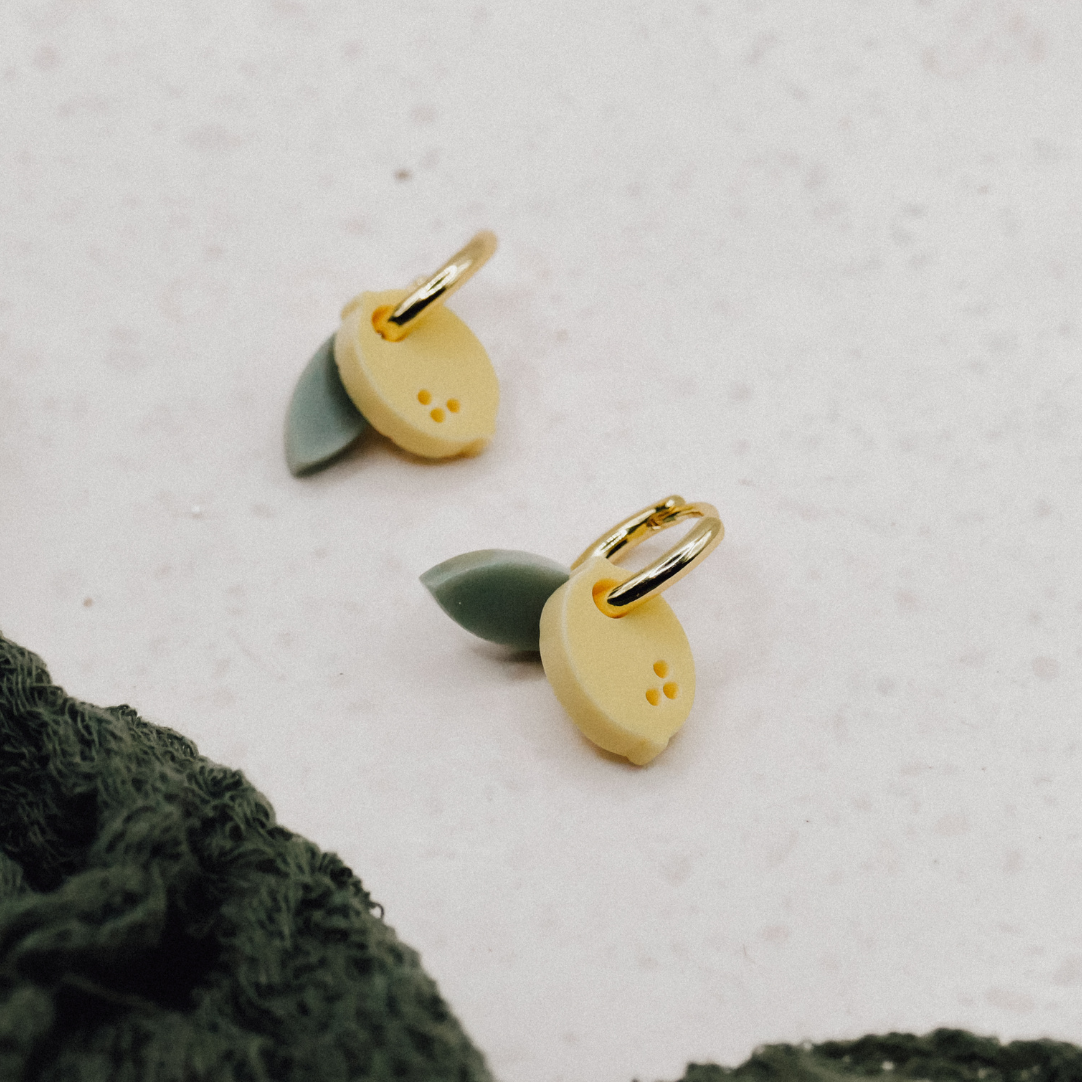 Ohrringe Zitrone Creolen aus Acryl gelbe Zitronen - 18k vergoldet leichte Ohrstecker Früchte