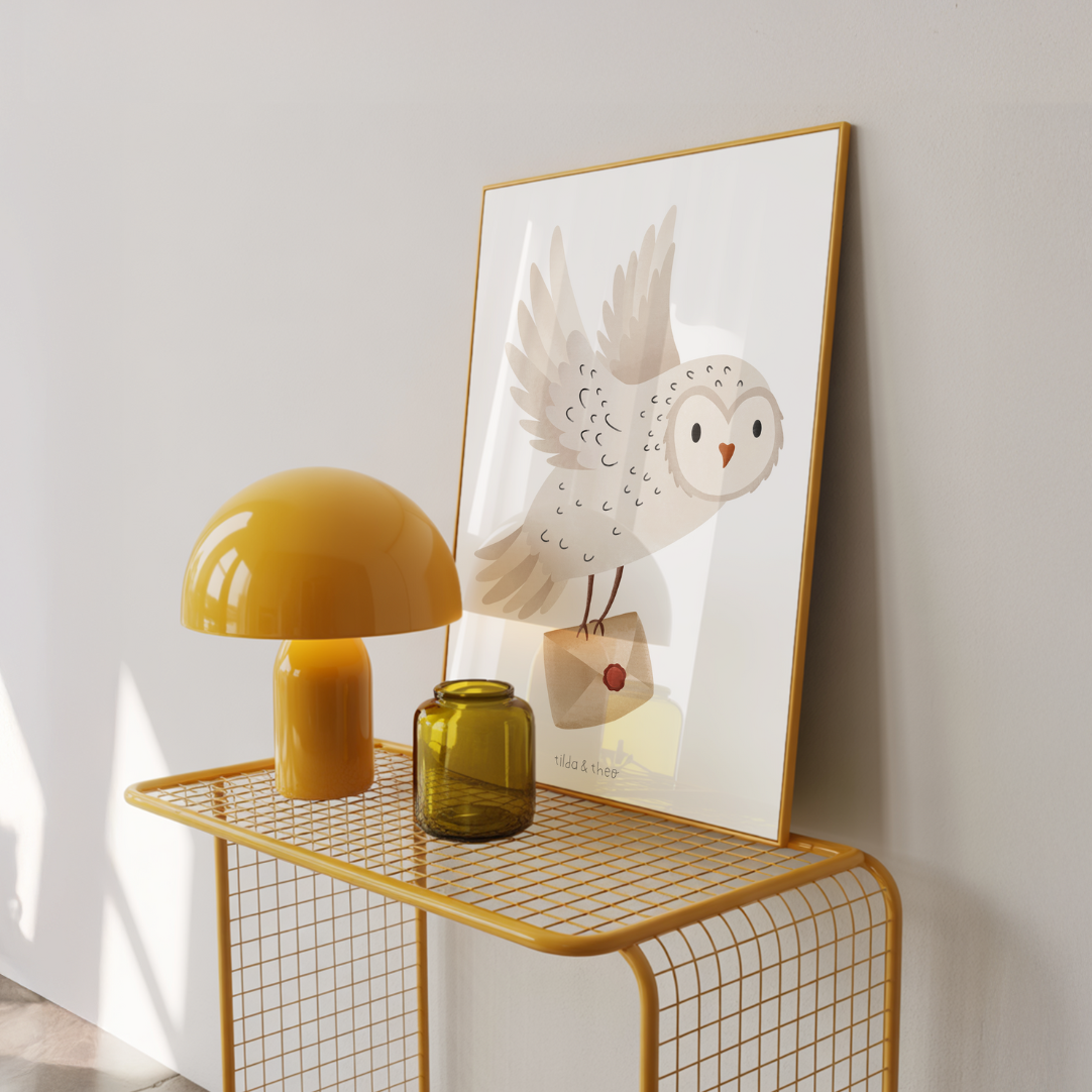 Poster Eule Schneeeule mit Brief Winter Kunstdruck - Lesen Geschenk weiße Eule Tiermotiv Vogel Magie