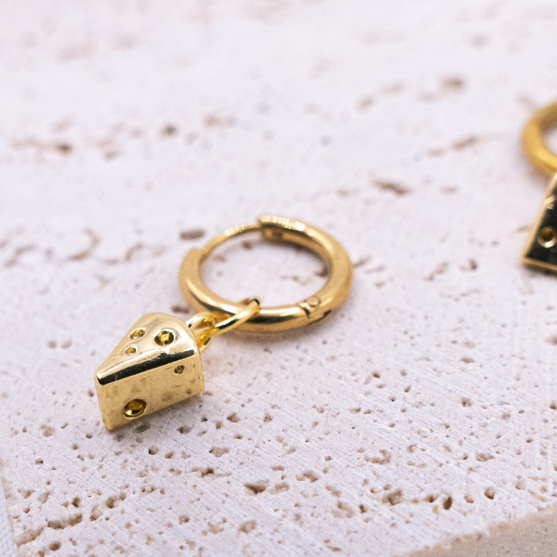 Ohrringe Käse Creolen Käseecke - leichte Ohrstecker Käsestück golden