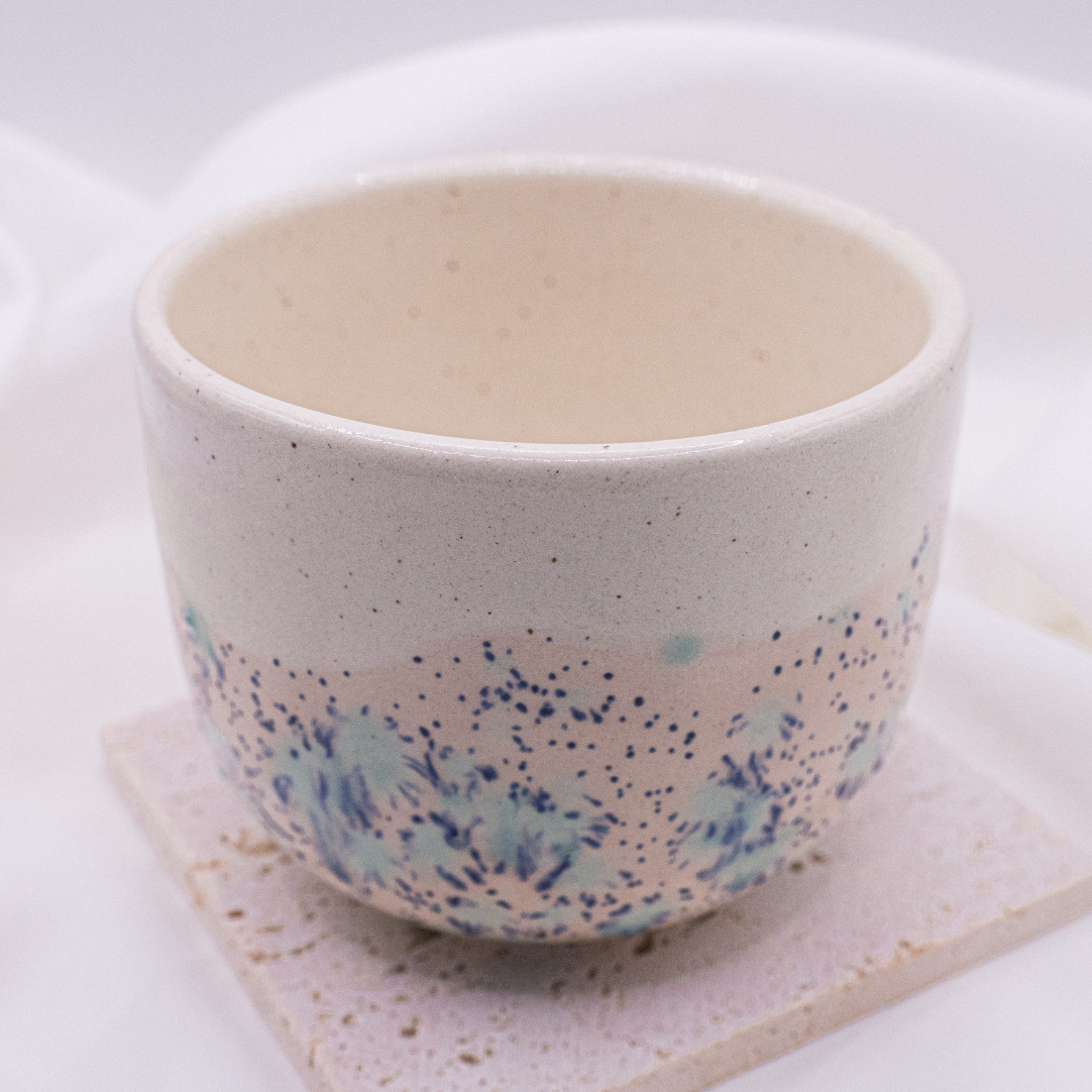 Tasse Sprenkel rosa/beige/hellblau handbemalt - unregelmäßige Punkte Keramikbecher Sprenkel