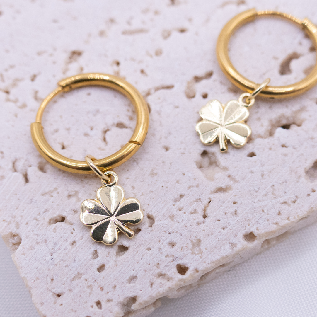 Ohrringe Klee Creolen Kleeblatt 18k vergoldet - leichte Ohrstecker Glück golden