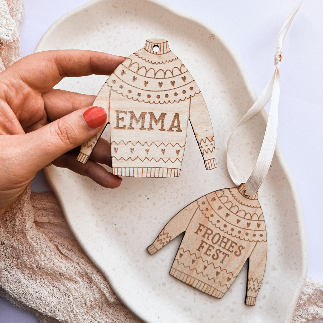 Christbaumkugel Pullover Personalisiert aus Holz - Weihnachtspullover Ornament Weihnachten