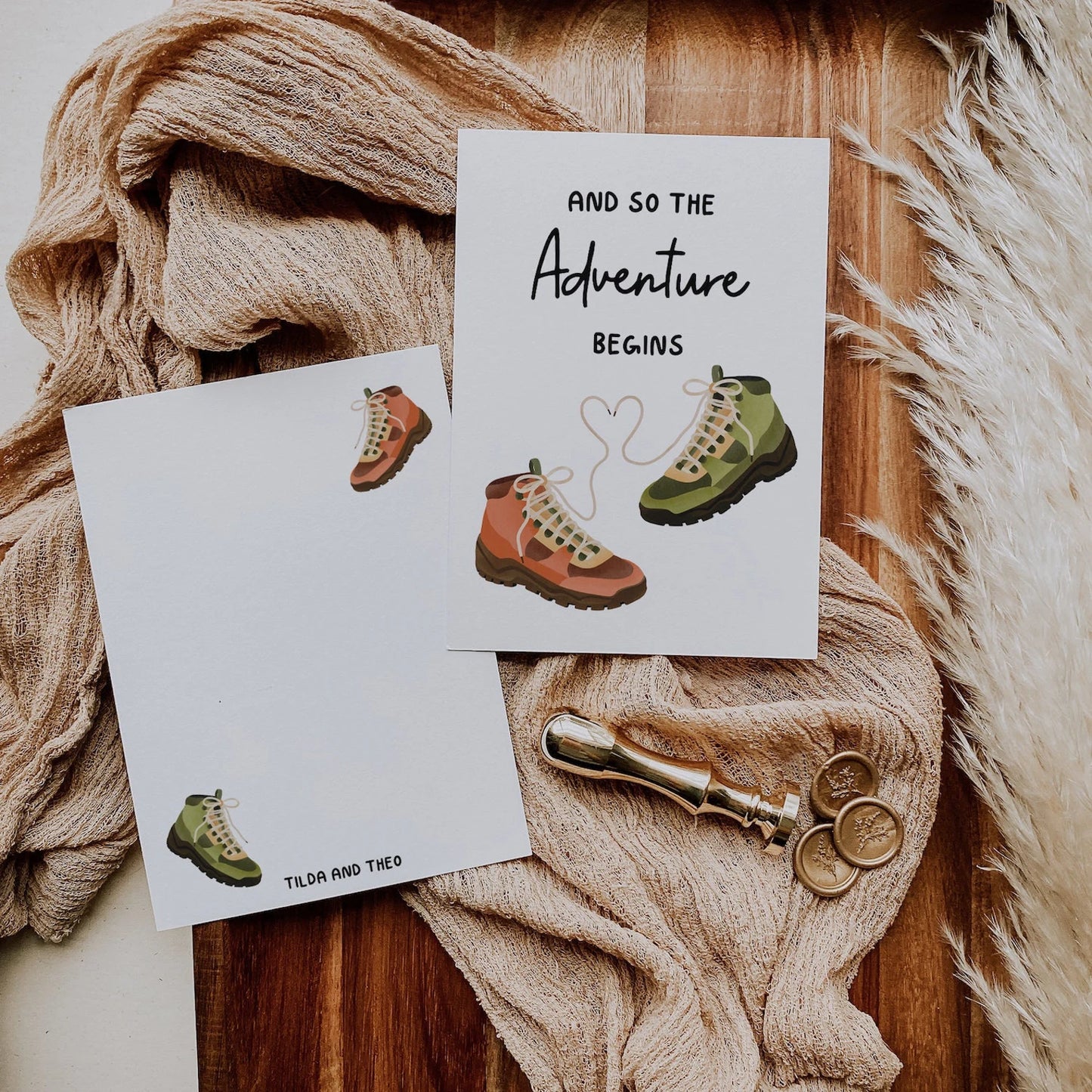 Postkarte Wanderschuhe Paar - Reise Wandern Hochzeit "adventure begins"