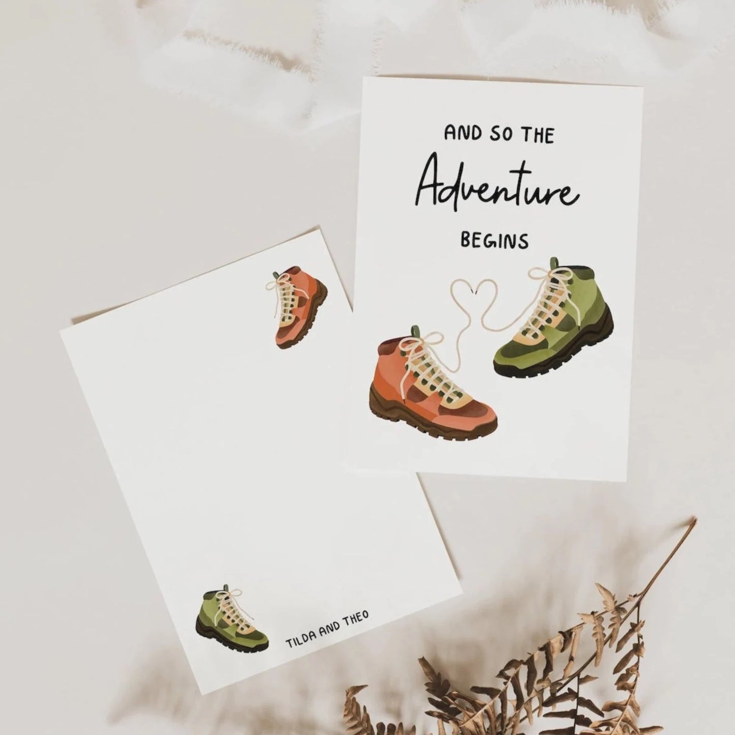 Postkarte Wanderschuhe Paar - Reise Wandern Hochzeit "adventure begins"