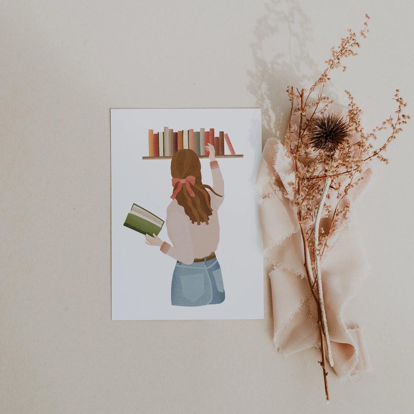 Postkarte Frau im Buchladen Bücher - Book Store