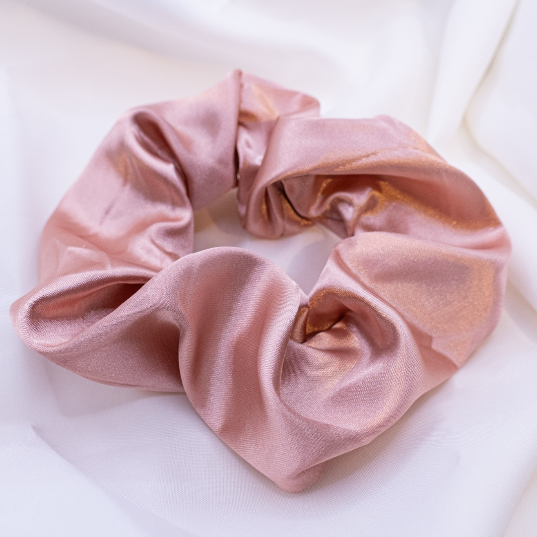 Scrunchie Satin Rosa Haarband Pink Blush - handgenähter Haargummi glänzend