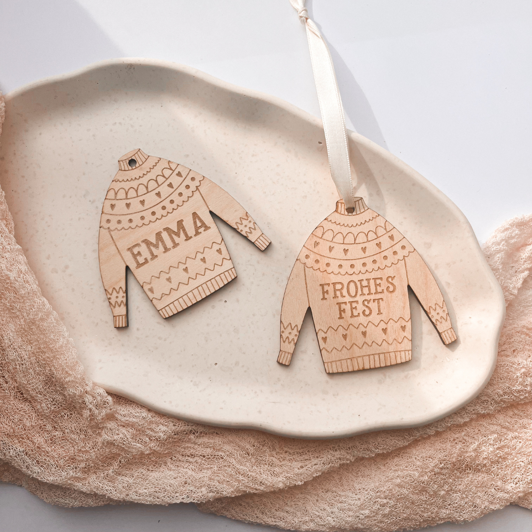 Christbaumkugel Pullover Personalisiert aus Holz - Weihnachtspullover Ornament Weihnachten