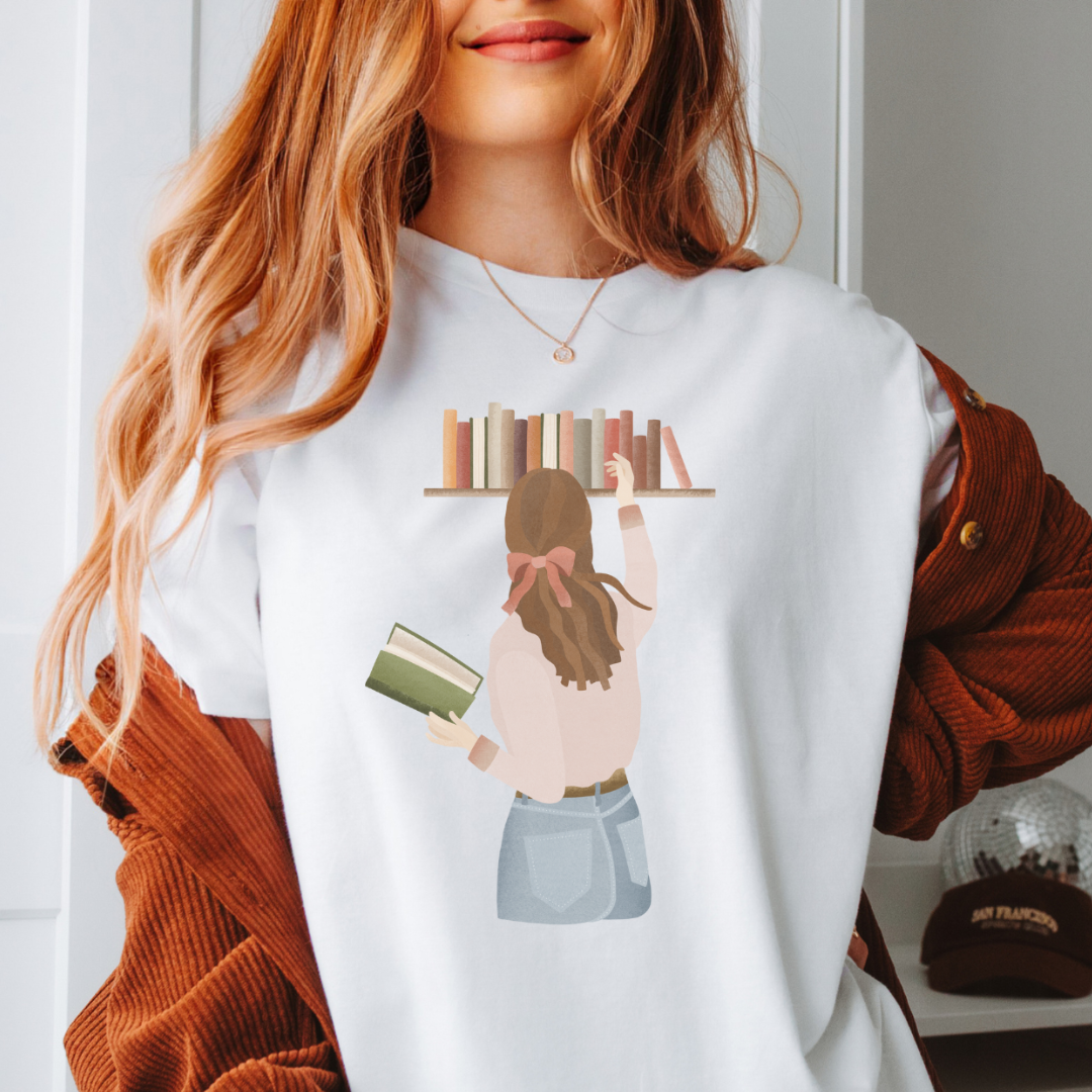 T-Shirt Girl at the Bookstore - BIOBAUMWOLLE Buch Lesen Booklover Shirt