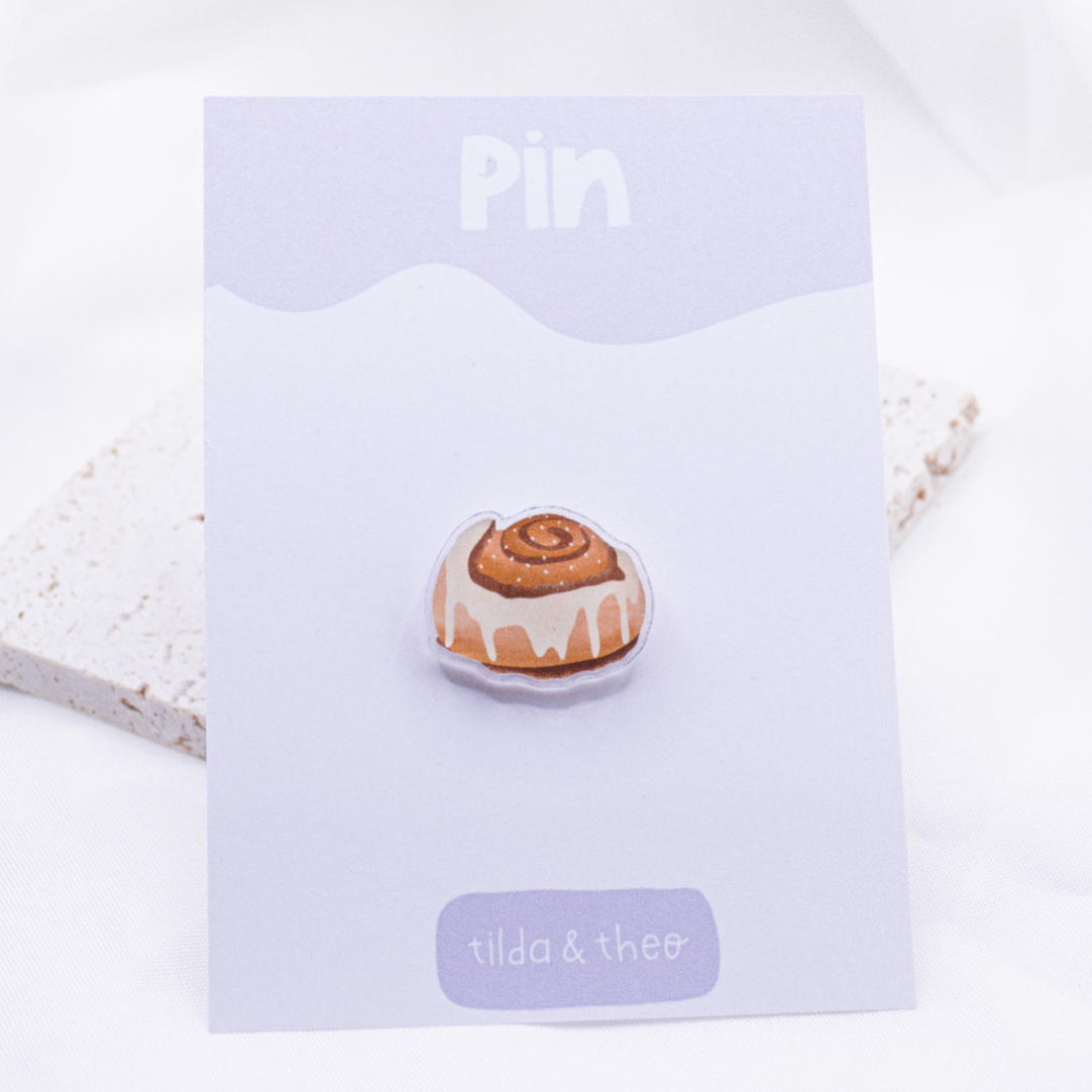 Pin Zimtschnecke Kanelbulle Acryl - Geschenk Schweden Skandinavien Brosche Gebäck