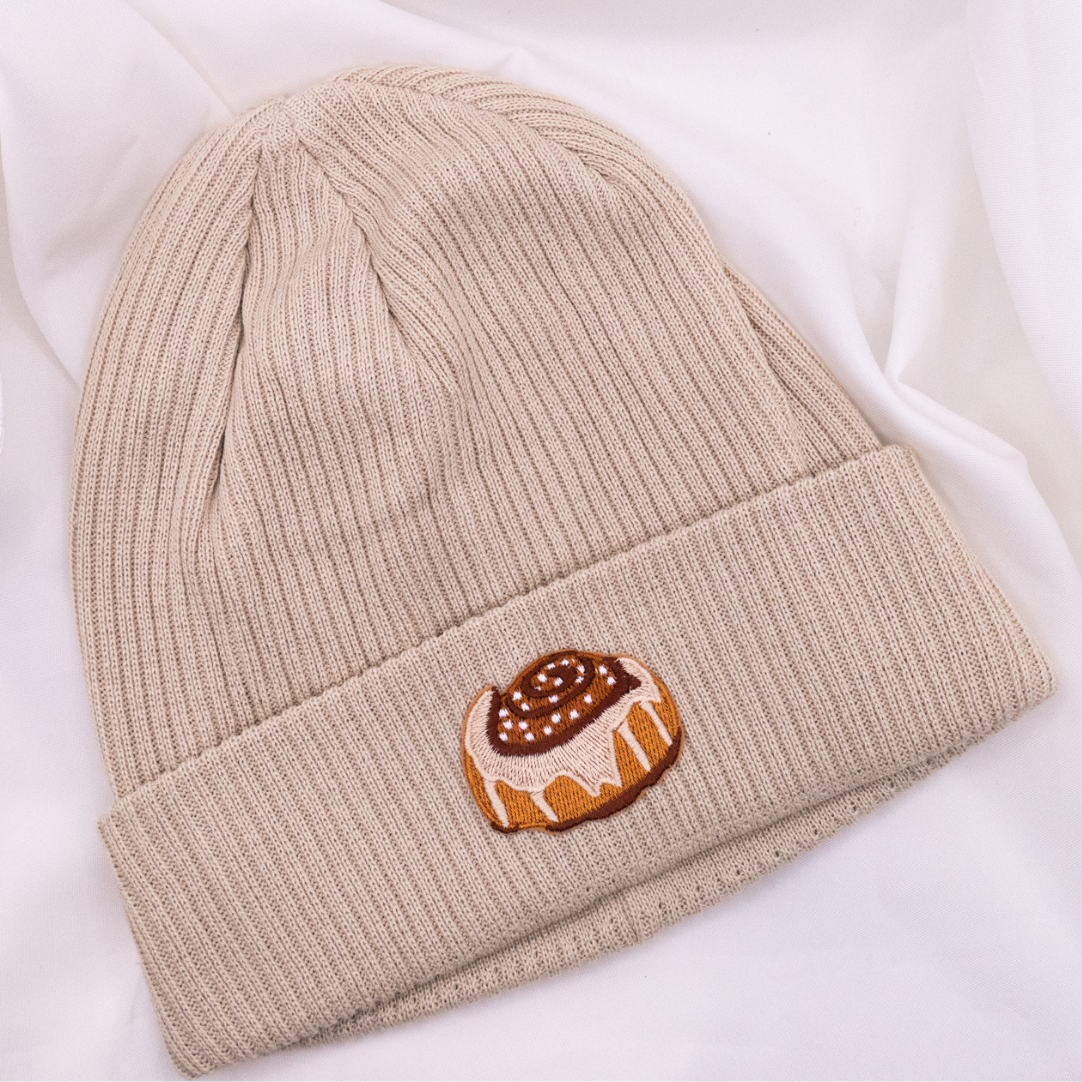 Mütze Zimtschnecke Beanie gestickte Kanelbulle - Schweden Geschenk Wintermütze bunt Skandinavien