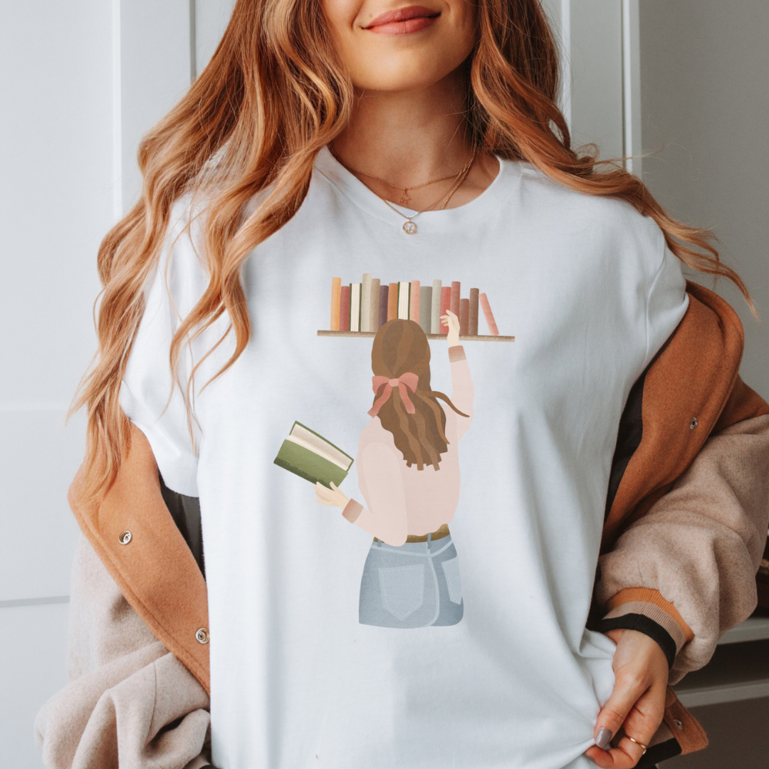 T-Shirt Girl at the Bookstore - BIOBAUMWOLLE Buch Lesen Booklover Shirt