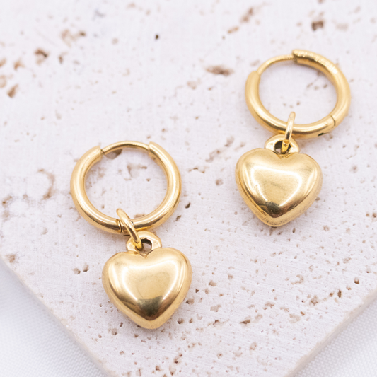 Ohrringe Herz Creolen 18k vergoldet - leichte Kreolen Herzchen golden