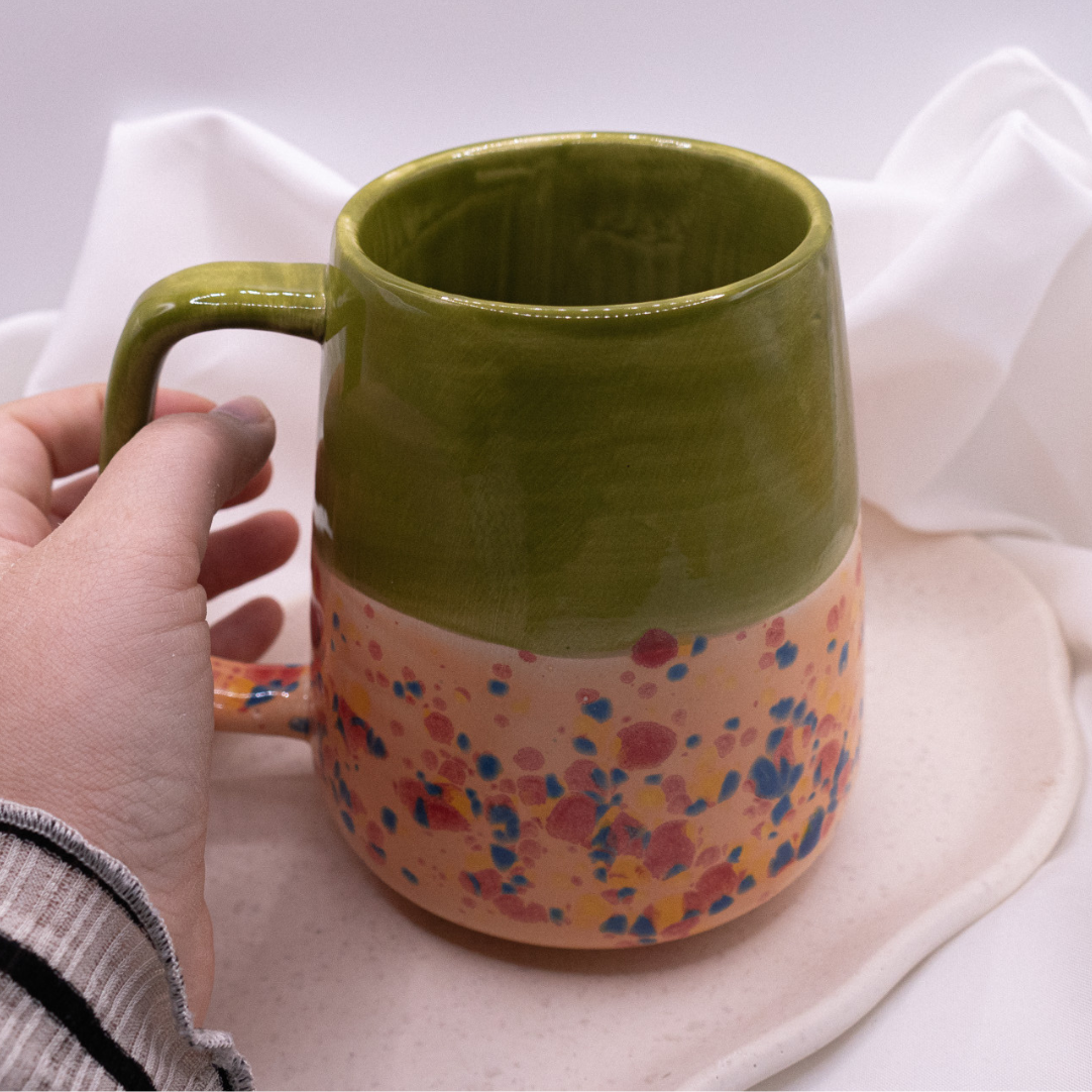 Tasse Sprenkel XL grün handbemalt große Teetasse Punkte - Keramikbecher Tasse