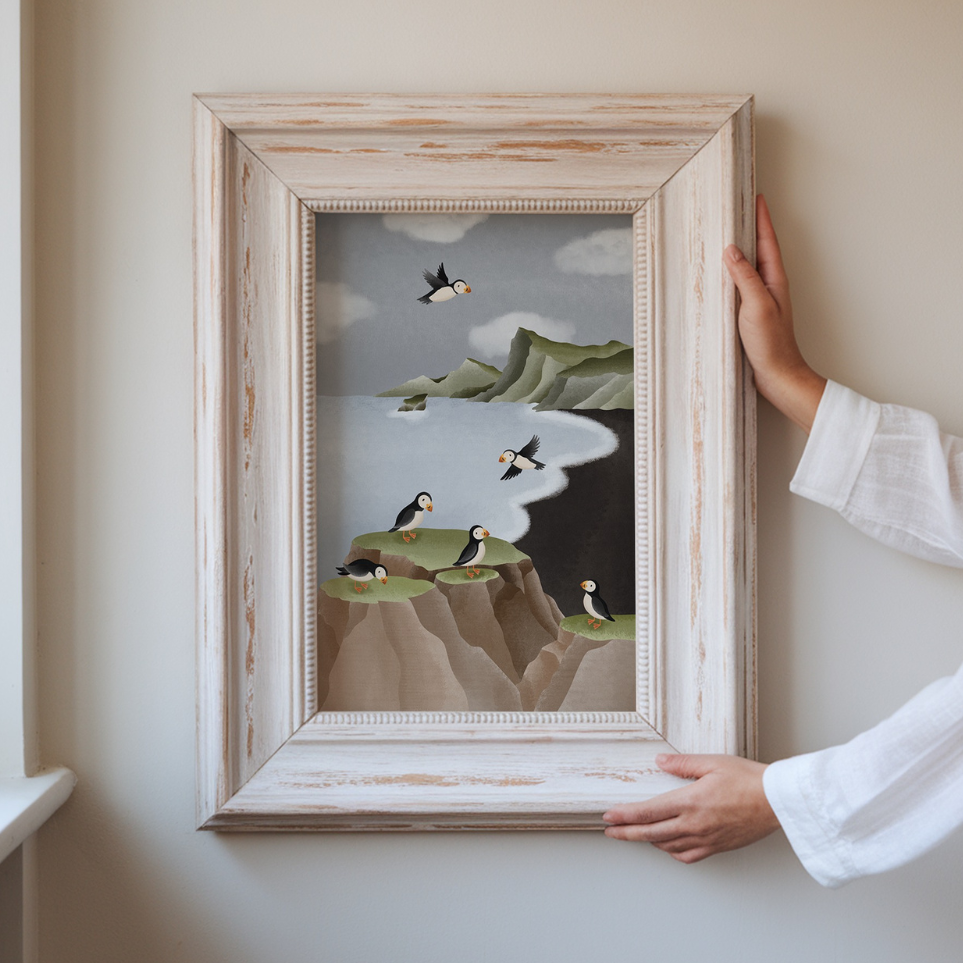 Poster Island Puffin Kunstdruck - Schwarzer Strand Vík Papageientaucher Felsen Skandinavien Reiseposter