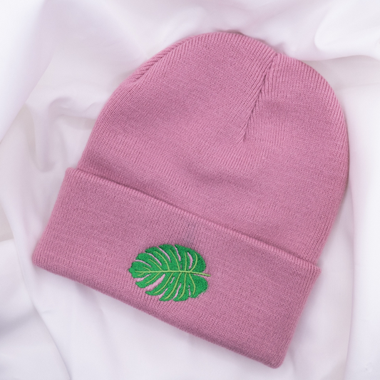 Monstera Mütze Beanie Pflanze bestickt - Zimmerpflanze Geschenk Wintermütze Rosa