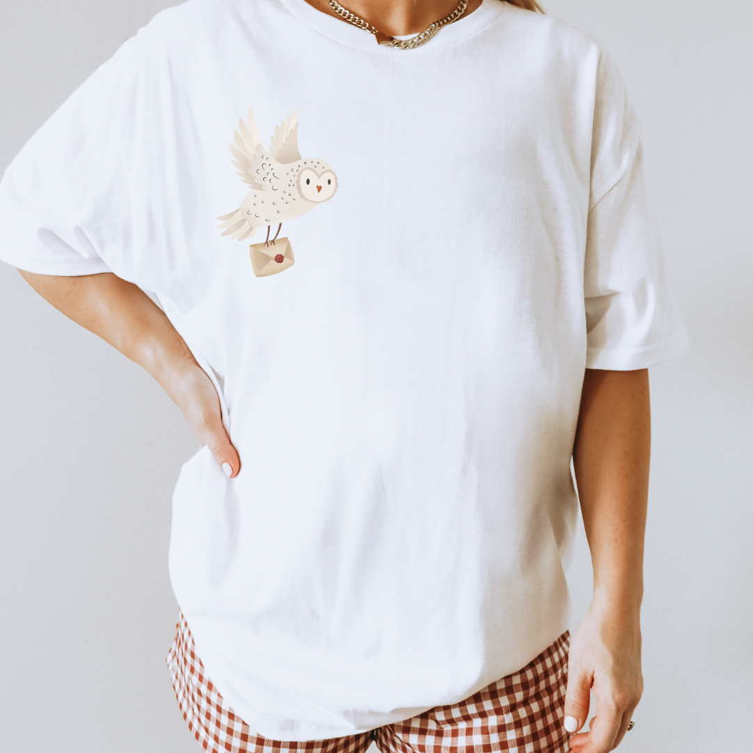 T-Shirt Schneeeule mit Brief BIOBAUMWOLLE Waldtier Eule Shirt - Geschenk Lesen Magie