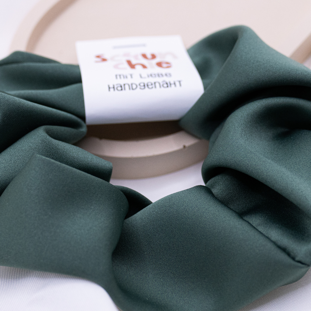 Scrunchie Satin grün Haarband dunkelgrün - handgenähter Haargummi glänzend