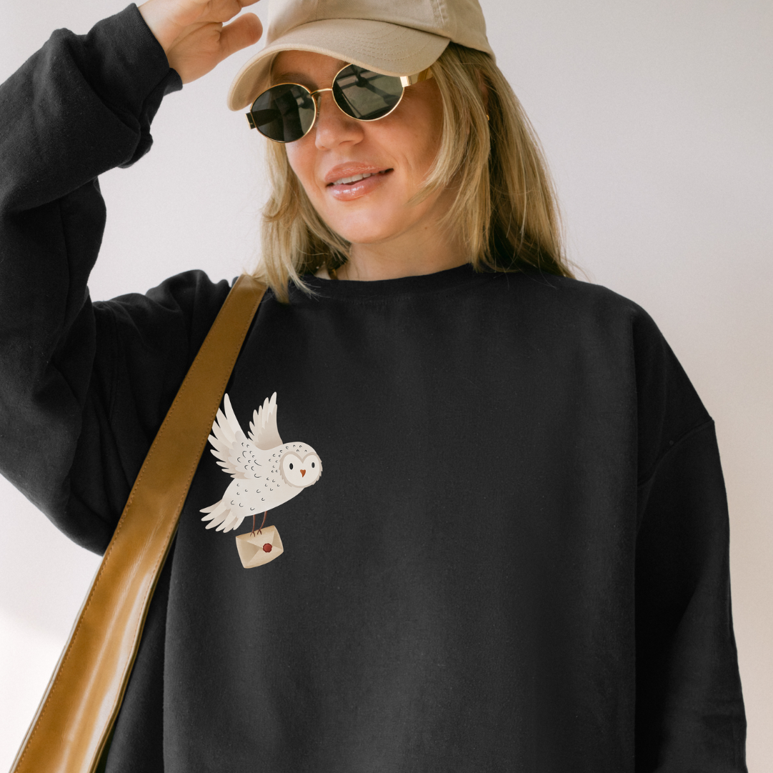 Pullover Schneeeule mit Brief - Waldtier Sweater Eule Geschenkidee Lesen Bücher