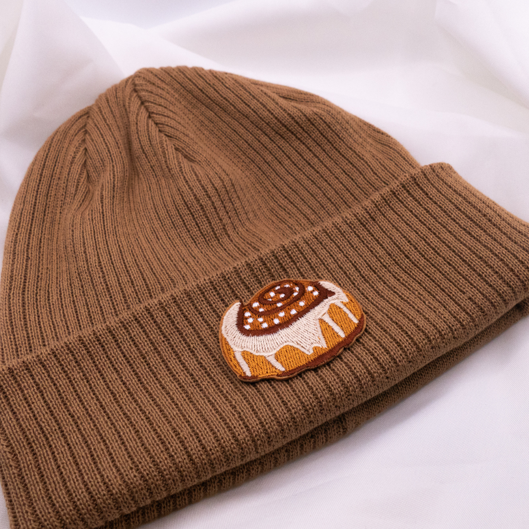 Mütze Zimtschnecke Beanie gestickte Kanelbulle - Schweden Geschenk Wintermütze bunt Skandinavien