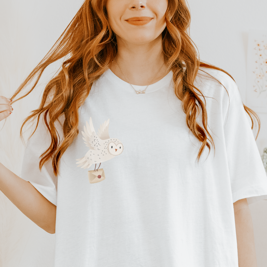 T-Shirt Schneeeule mit Brief BIOBAUMWOLLE Waldtier Eule Shirt - Geschenk Lesen Magie