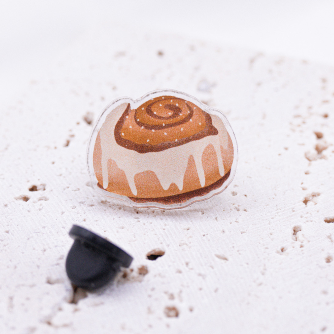 Pin Zimtschnecke Kanelbulle Acryl - Geschenk Schweden Skandinavien Brosche Gebäck