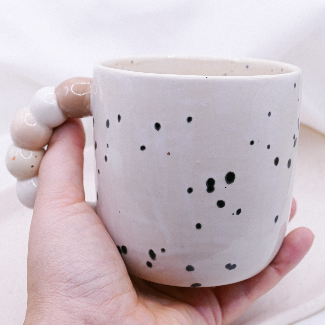 Tasse Sprenkel Bubble handbemalt unregelmäßige Tasse schwarz weiß