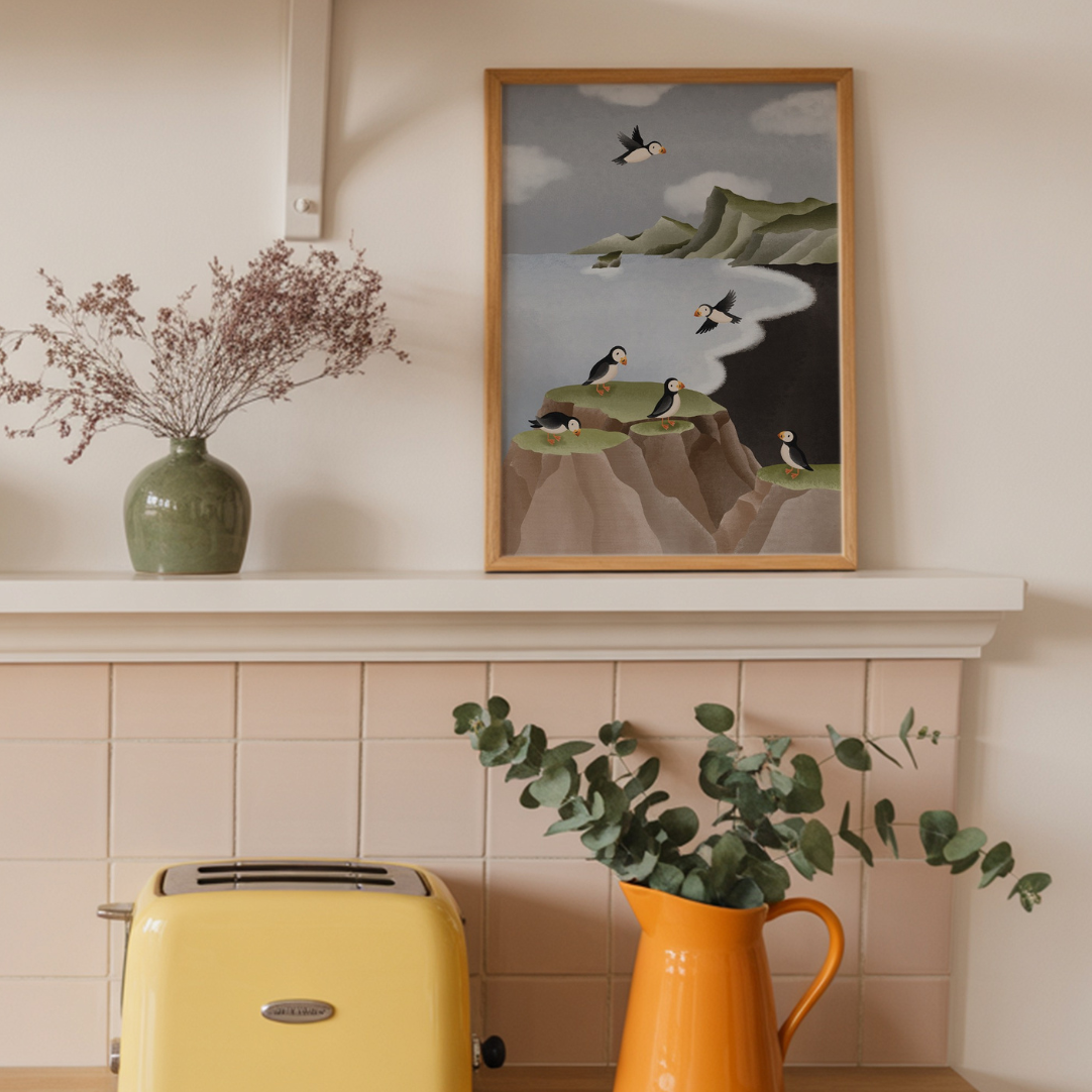 Poster Island Puffin Kunstdruck - Schwarzer Strand Vík Papageientaucher Felsen Skandinavien Reiseposter