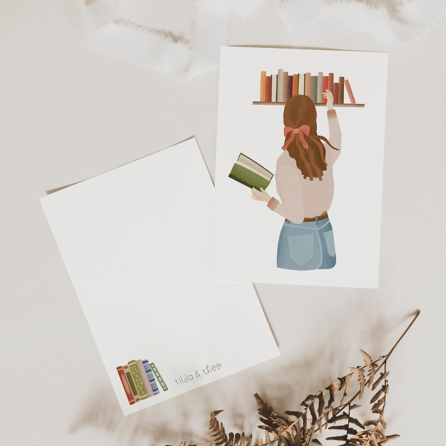 Postkarte Frau im Buchladen Bücher - Book Store